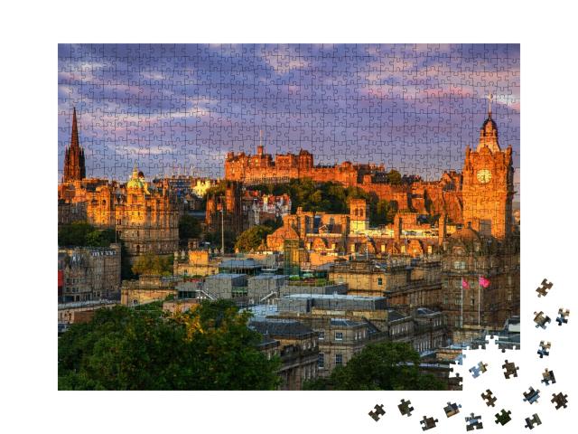 Puzzle 1000 Teile „Rotgoldener Sonnenuntergang über Edinburgh, Schottland.“