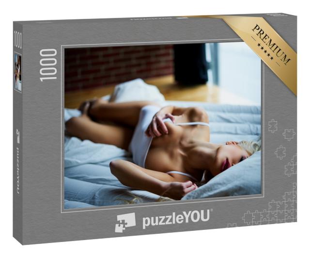 Puzzle 1000 Teile „Erotische Träume einer Frau im Bett“