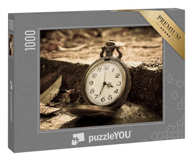 Puzzle 1000 Teile „Aufgeklappte Taschenuhr lehnt an Bordstein, Bild in Sepiafarben“