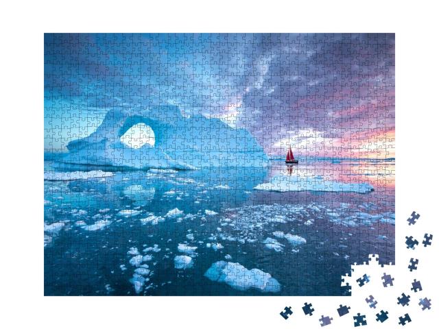 Puzzle 1000 Teile „Ein rotes Segelboot zwischen Eisbergen in der Mitternachtssonne, Grönland“