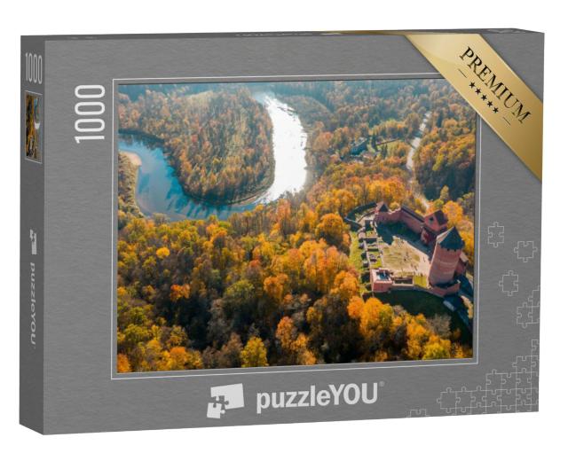 Puzzel 1000 stukjes „Luchtfoto van Kasteel Turaida bij zonsondergang, Sigulda, Letland“