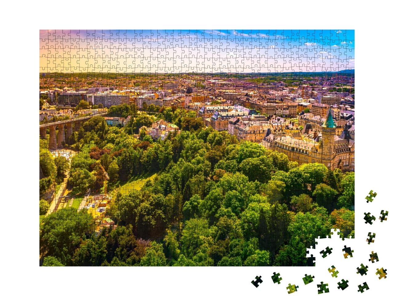 Puzzle 1000 Teile „Panoramablick aus der Luft auf Luxemburg im Sommer“