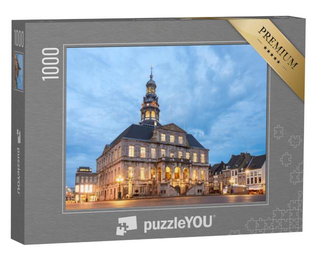 Puzzel 1000 stukjes „Stadhuis en marktplein Maastricht bij schemering, Nederland“