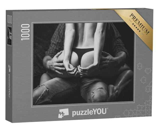 Puzzel 1000 stukjes „Erotische kunst: Ze zit op zijn schoot“