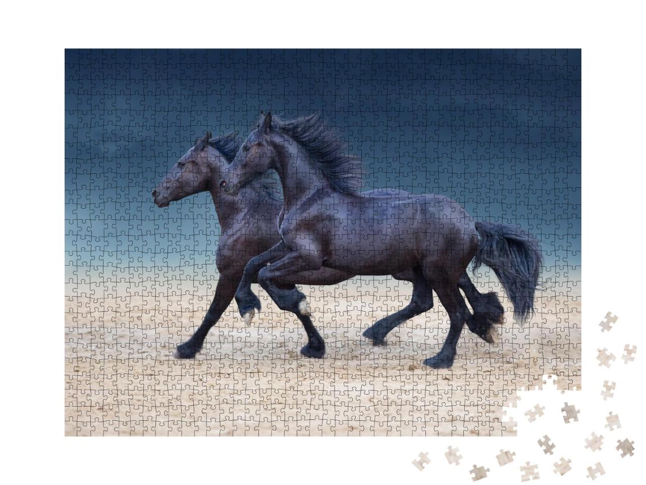 Puzzle 1000 Teile „Friesische Pferde im Galopp durch den Wüstenstaub“