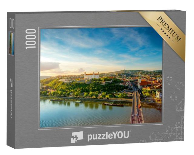 Puzzel 1000 stukjes „Uitzicht op het oude stadscentrum van Bratislava in Slowakije“