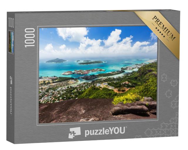 Puzzel 1000 stukjes „Uitzicht vanaf Mount Copolia met granieten rotsen naar de hoofdstad Victoria, Seychellen“