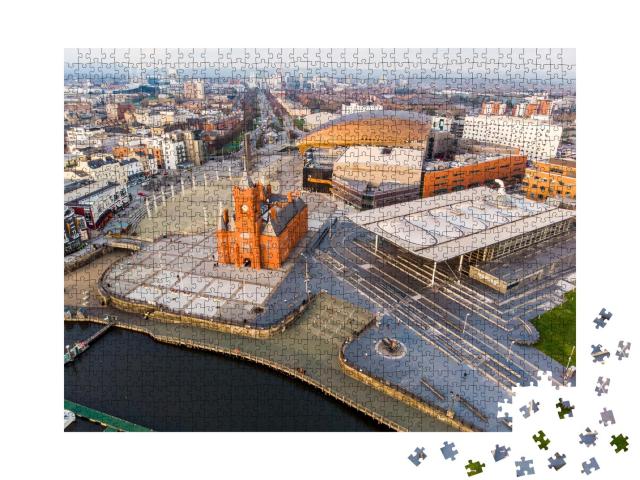 Puzzle 1000 Teile „Drohnenaufnahme: Pier von Cardiff, dahinter die Stadt“