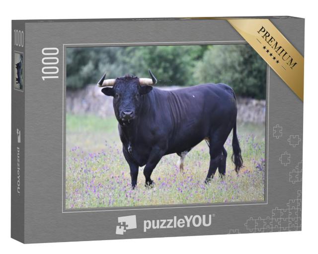 Puzzel 1000 stukjes „Zwarte stier in Spanje op een greenfield site“