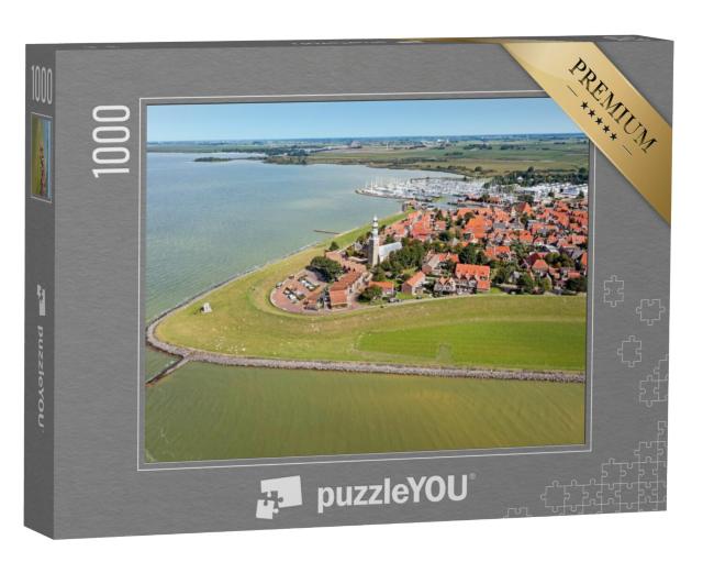 Puzzel 1000 stukjes „Luchtfoto van het traditionele dorp Hindeloopen aan het IJsselmeer“