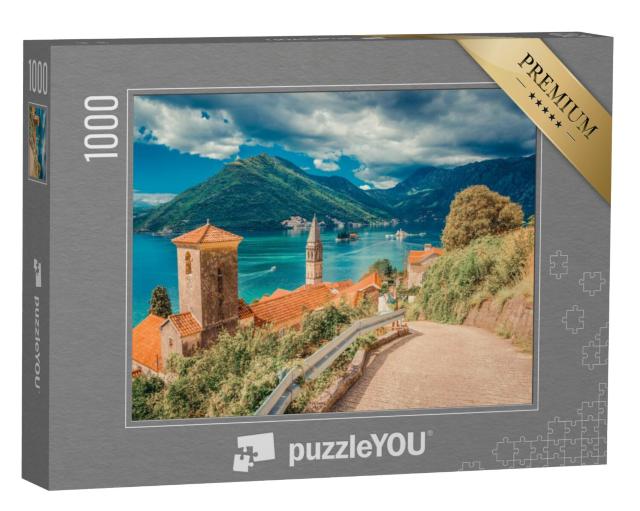 Puzzel 1000 stukjes „Haven en gebouwen van de baai van Boka Kotor in de zon, Montenegro“