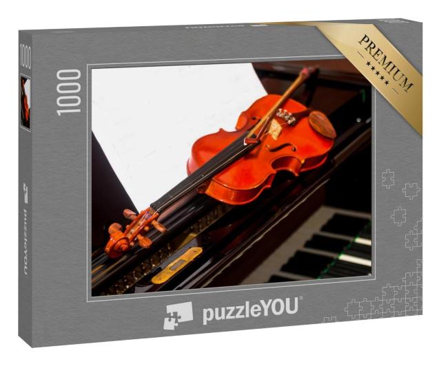 Puzzle 100 Teile „Geige und Fiedelstock auf einem Klavier“