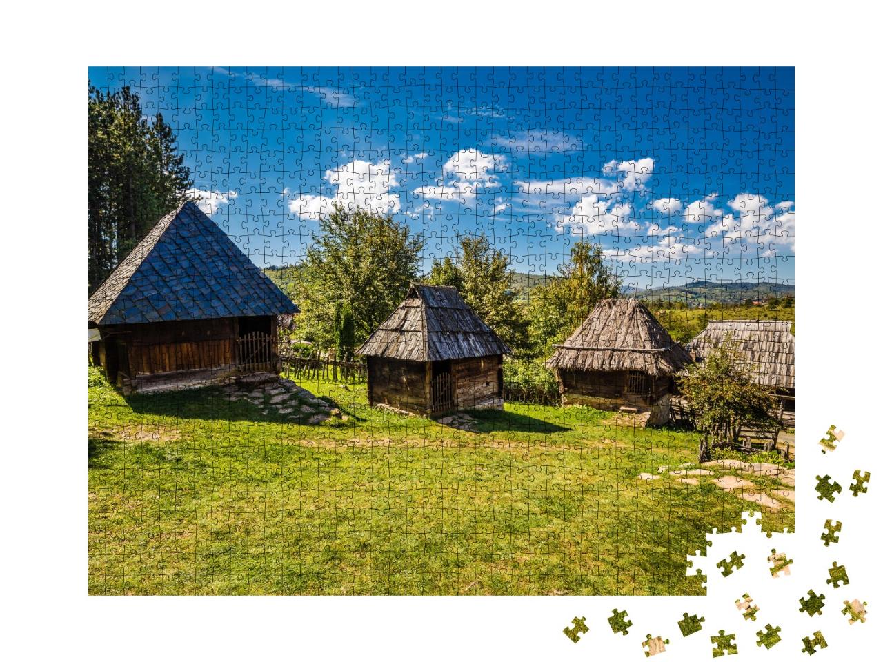 Puzzle 1000 Teile „Ethno Dorf von Sirogojno - Zlatibor, Serbien“