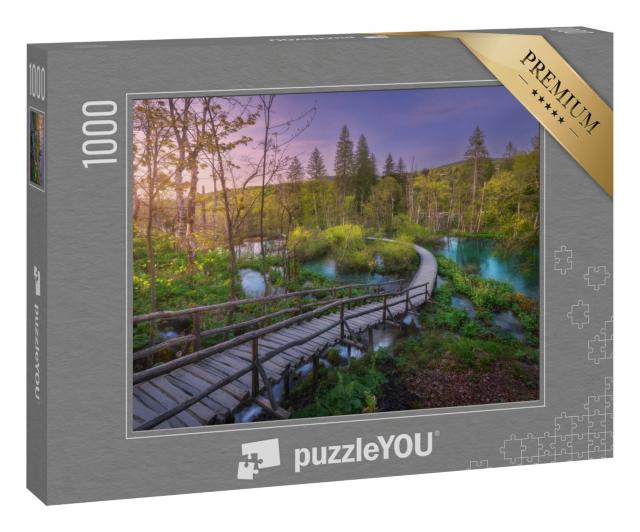 Puzzle 1000 Teile „Holzpfad im grünen Wald bei den Plitvicer Seen, Kroatien“
