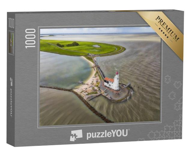 Puzzel 1000 stukjes „Luchtfoto van de vuurtoren in Marken, een klein eiland midden in de Marker Zee“