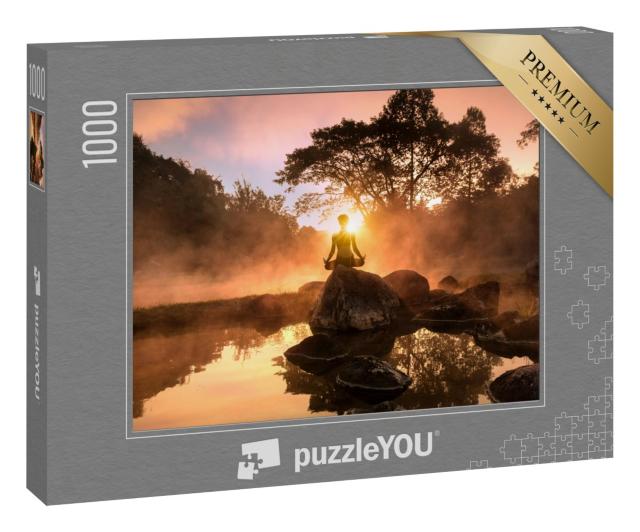 Puzzle 1000 Teile „Junge Frau meditiert am See“