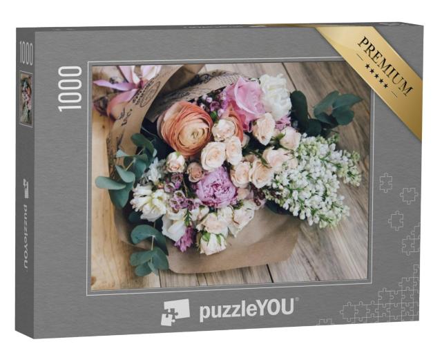 Puzzel 1000 stukjes „Een boeket bloemen op de houten tafel“