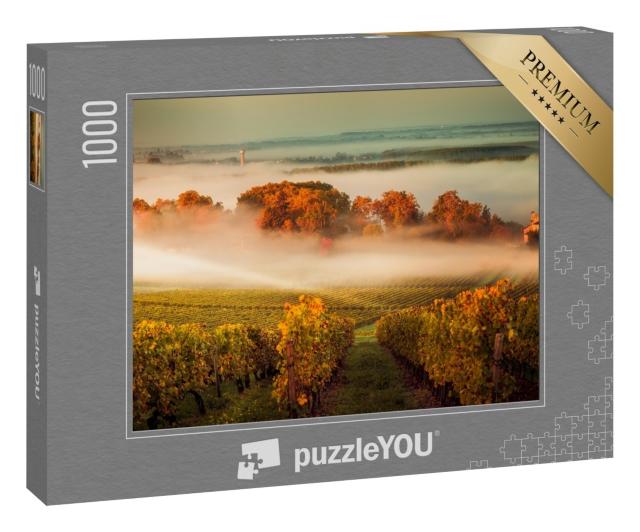 Puzzle 1000 Teile „Weinberge bei Sonnenuntergang im Nebel, Bordeaux, Frankreich, Europa“