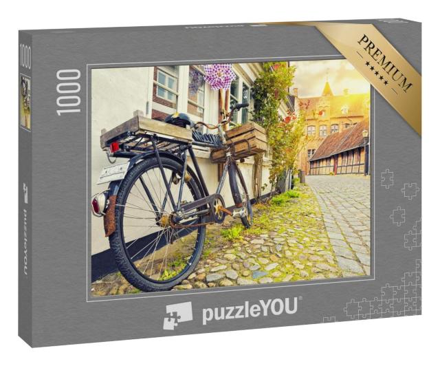 Puzzle 100 Teile „Vintage-Fahrrad vor einer Hauswand bei Sonnenuntergang in Ribe“