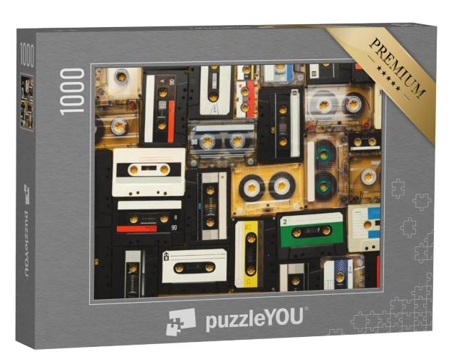 Puzzel 1000 stukjes „Retro audiocassettebandjes op een beige achtergrond“