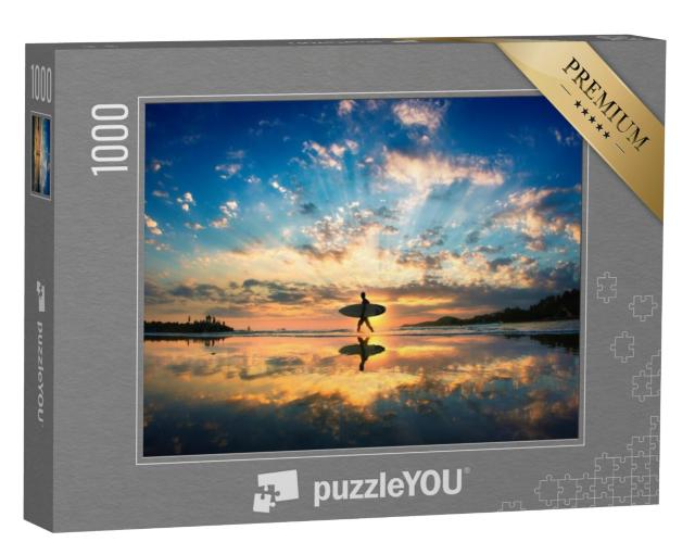 Puzzel 1000 stukjes „Surfers op het strand bij zonsondergang“