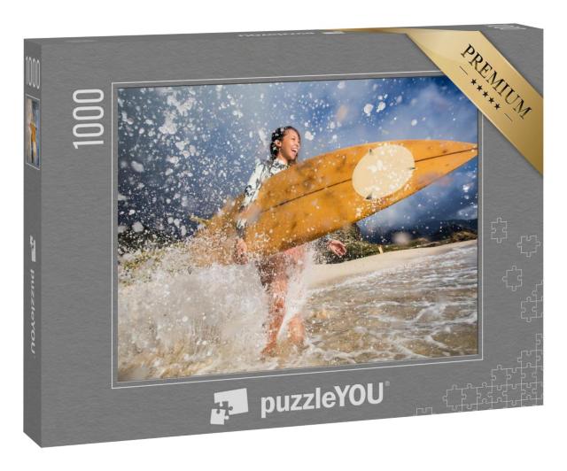 Puzzle 100 Teile „Surfing: Mädchen am Strand“