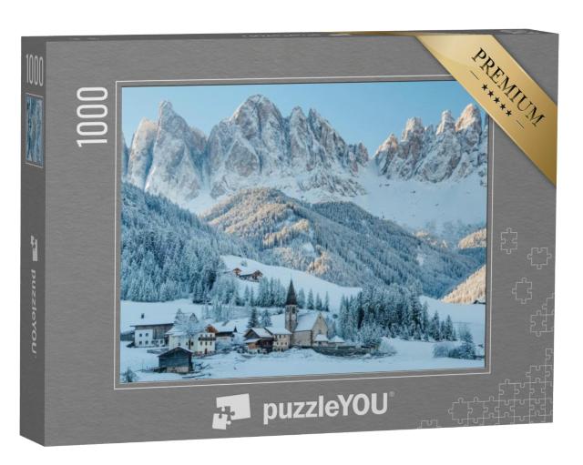 Puzzel 1000 stukjes „Besneeuwd dorp Val di Funes, Zuid-Tirol, Italië“