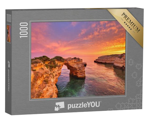 Puzzel 1000 stukjes „Praia de Albandeira - prachtige kust van de Algarve bij zonsondergang, Portugal“