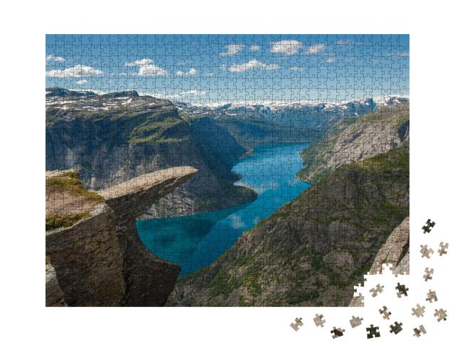 Puzzle 1000 Teile „Trollzungenfelsen über dem See Ringedalsvatnet, Norwegen“