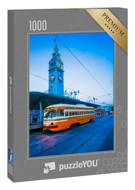 Puzzle 1000 Teile „Eine orangefarbene Straßenbahn im Stadtzentrum von San Francisco in der Dämmerung“
