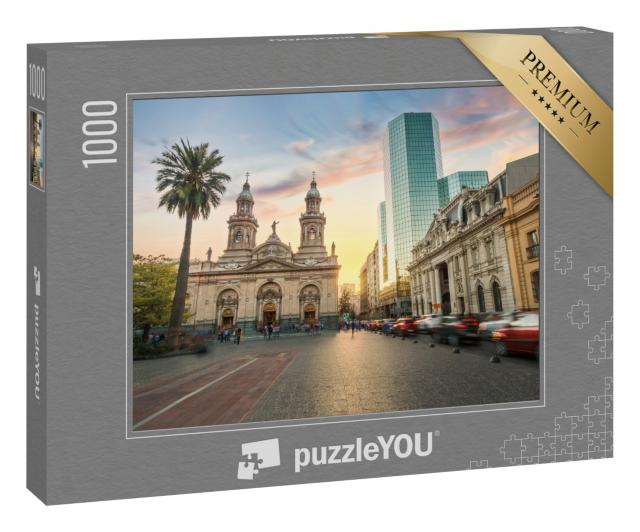 Puzzle 1000 Teile „Plaza de Armas: Santiago Metropolitan Cathedral bei Sonnenuntergang, Chile“