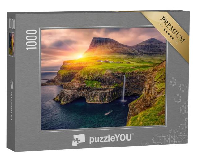 Puzzel 1000 stukjes „Waterval in Gasadalur bij zonsondergang“