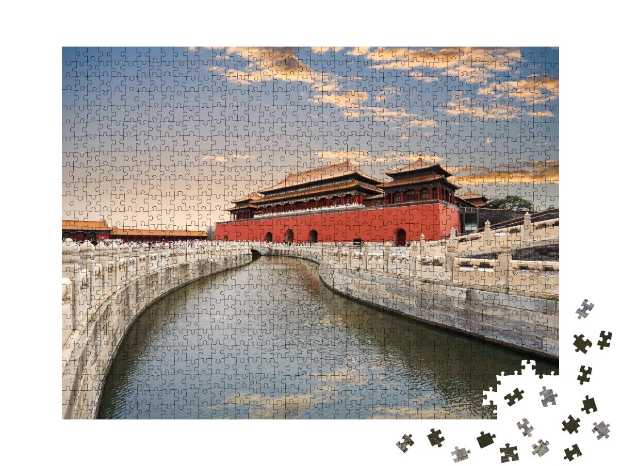 Puzzle 1000 Teile „Die Verbotene Stadt, goldene Wasserbrücke mit Sonnenuntergangslicht in Peking, China“