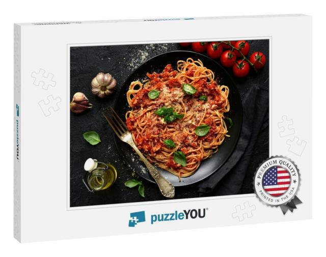 Traditional Italian Spaghetti Bolognese on a Black Plate... Jigsaw Puzzle