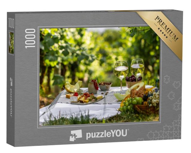 Puzzel 1000 stukjes „Picknick met glazen, witte wijn in de wijngaard“