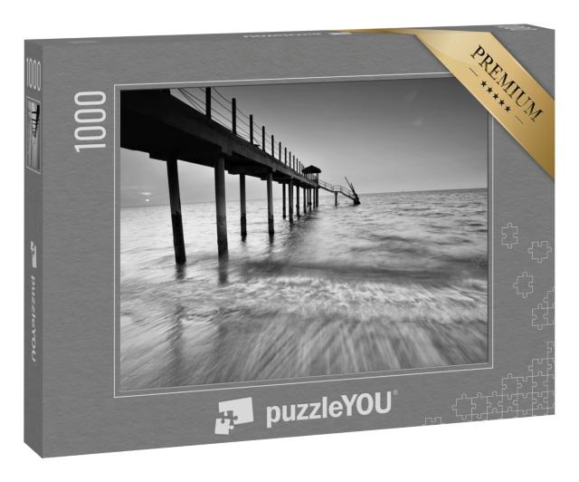 Puzzle 1000 Teile „Strand und Steg, schwarz-weiß“
