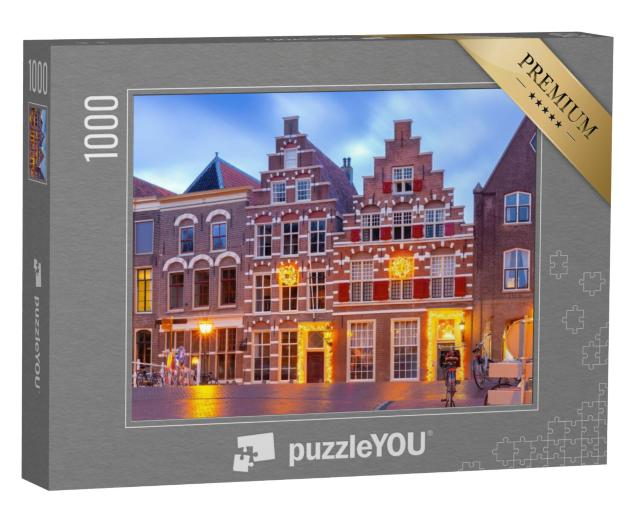 Puzzel 1000 stukjes „Stadspoort en Morspoortbrug in Leiden tijdens het blauwe uur, Zuid-Holland“