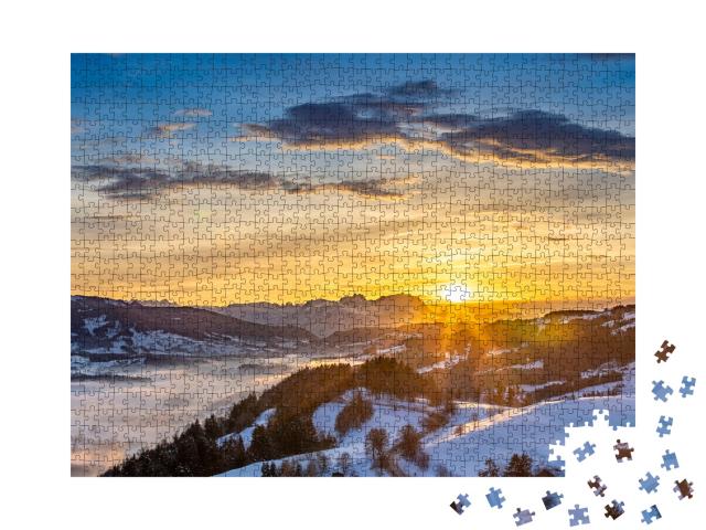 Puzzle 1000 Teile „Winterlandschaft bei Sonnenuntergang über den Bregenzer Wald“