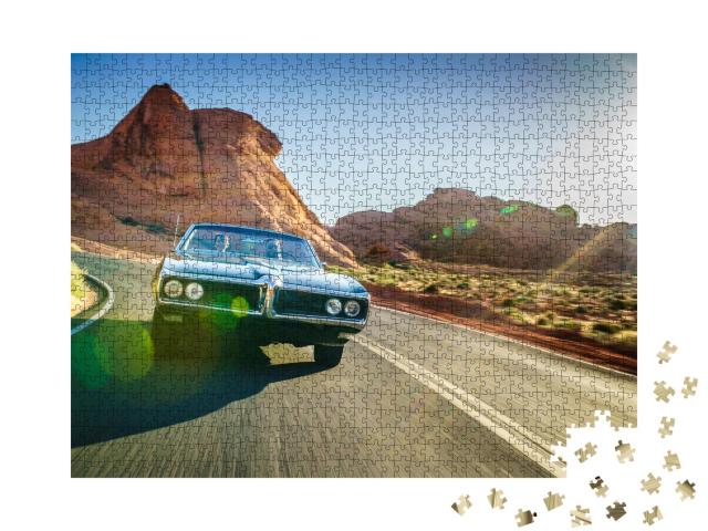 Puzzle 1000 Teile „Schnelle Fahrt durch die Wüste in einem Oldtimer“