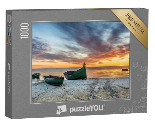 Puzzel 1000 stukjes „Voor anker liggende vissersboot op het zandstrand van de Oostzee“