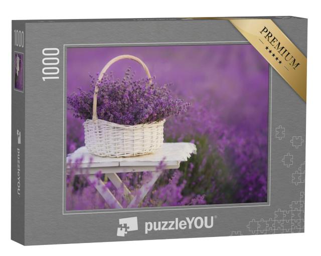 Puzzel 1000 stukjes „Mand met lavendel in het veld“