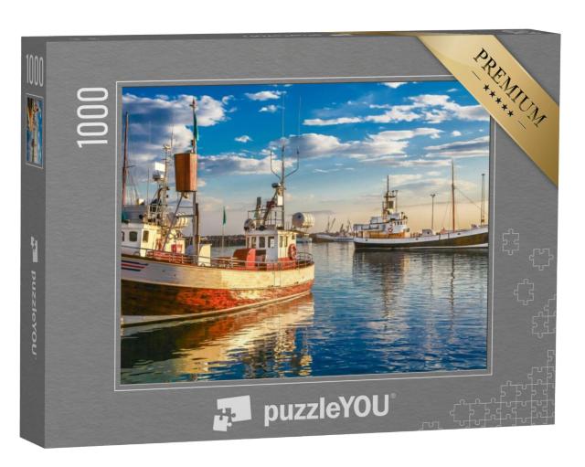 Puzzel 1000 stukjes „Vissersboten in de haven bij zonsondergang, Husavik, IJsland“