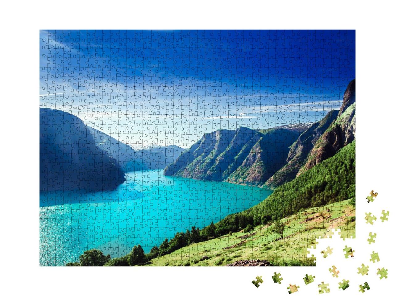 Puzzle 1000 Teile „Norwegens Fjordlandschaft: Aurlandsfjord, Teil des Sognefjords“