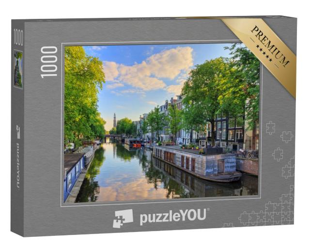 Puzzel 1000 stukjes „Woonboten op de Prinsengracht met de Westerkerk op een zomerochtend in Amsterdam“