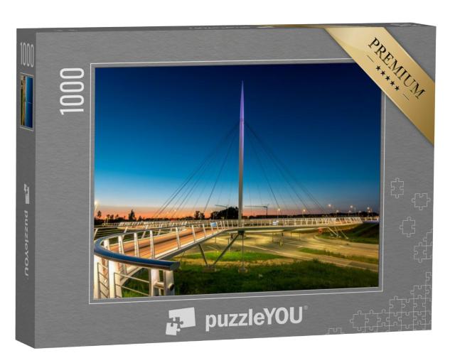 Puzzel 1000 stukjes „De Hovenring bij zonsondergang, een unieke brug die over de straten hangt“