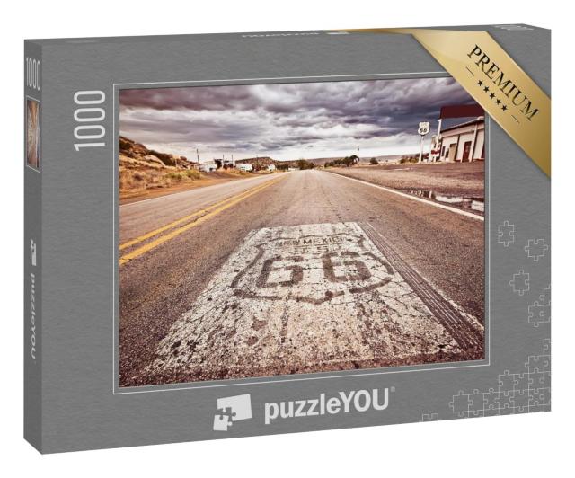 Puzzle 1000 Teile „Ein altes Route 66-Schild, das auf die Straße gemalt wurde“