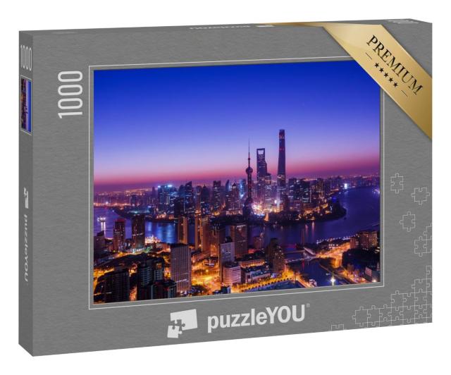 Puzzle 1000 Teile „Skyline von Shanghai im blau-roten Abendlicht“