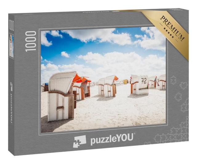 Puzzle 1000 Teile „Strandkörbe am Sandstrand, Sonnenlicht und blauer bewölkter Himmel, Nordseeküste“