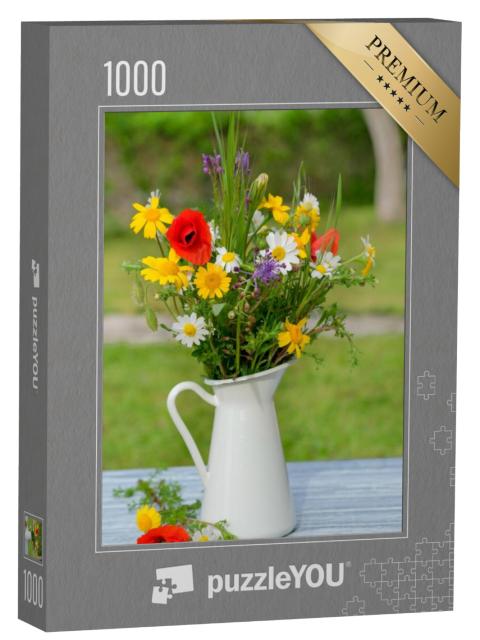 Puzzel 1000 stukjes „Boeket wilde bloemen op een blauwe houten tafel“