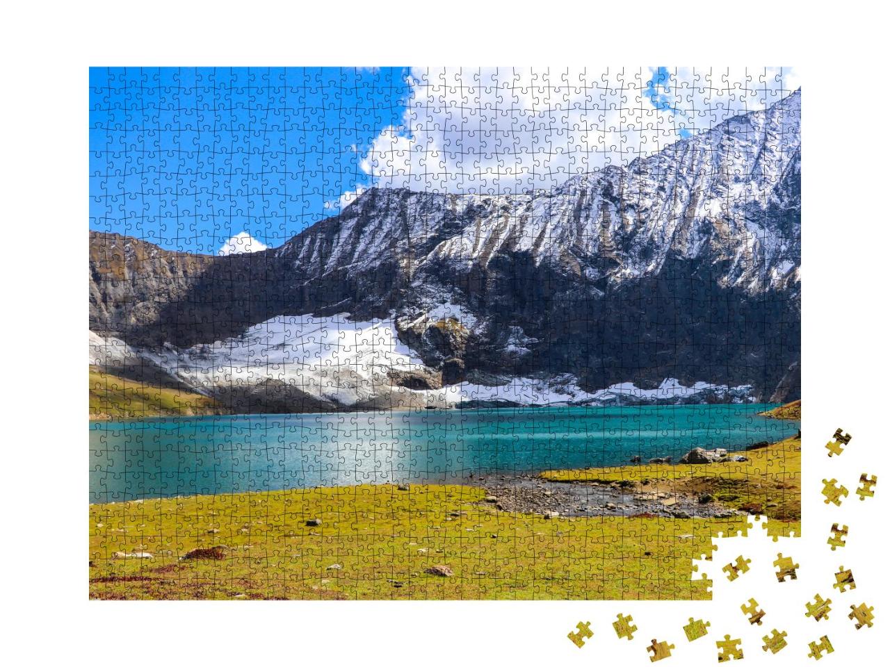 Puzzle 1000 Teile „Von Bergen umgebener Ratti Gali See, Dowarian, Nordpakistan“